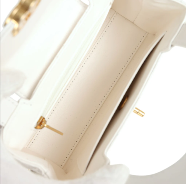 Small Kelly Shopper White Shiny Aged Calfskin Brushed Gold Hardware